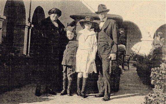 Emma, Hully, Joan and Ed at Tarzana Ranch in early '20s