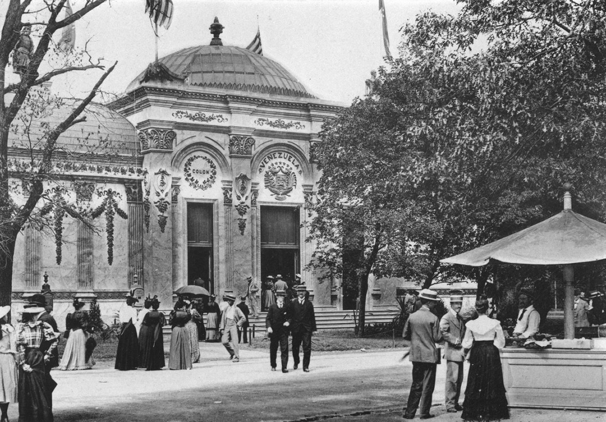 File:East Court In Old Vienna — Official Views Of The World's Columbian  Exposition — 109.jpg - Wikimedia Commons