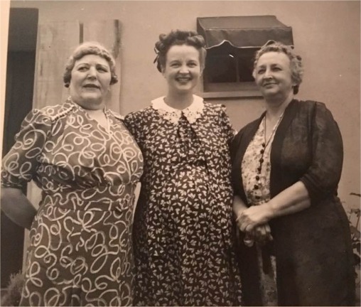 Mother- and Grandmothers-to-be 1941