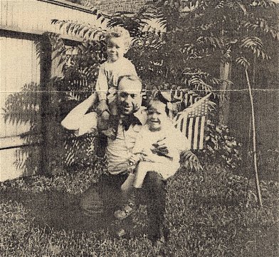 Ed, Joan and Hully at Oak Park before first California visit September 1913