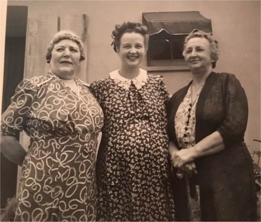 Mother- and Grandmothers-to-be 1941